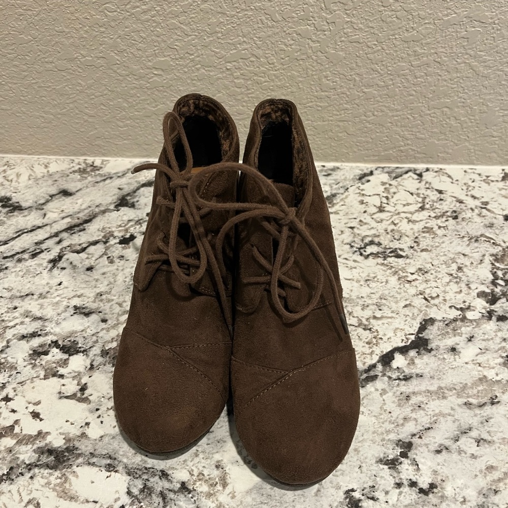 Women’s boots size 7.5